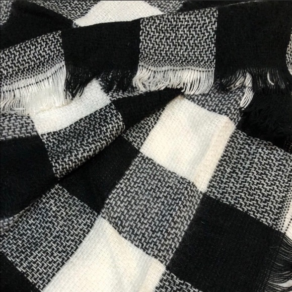 Toddler blanket scarf poncho-black/white plaid - Picture 3 of 3